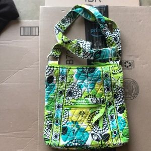 Vera Bradley lines up Hipster Crossbody bag